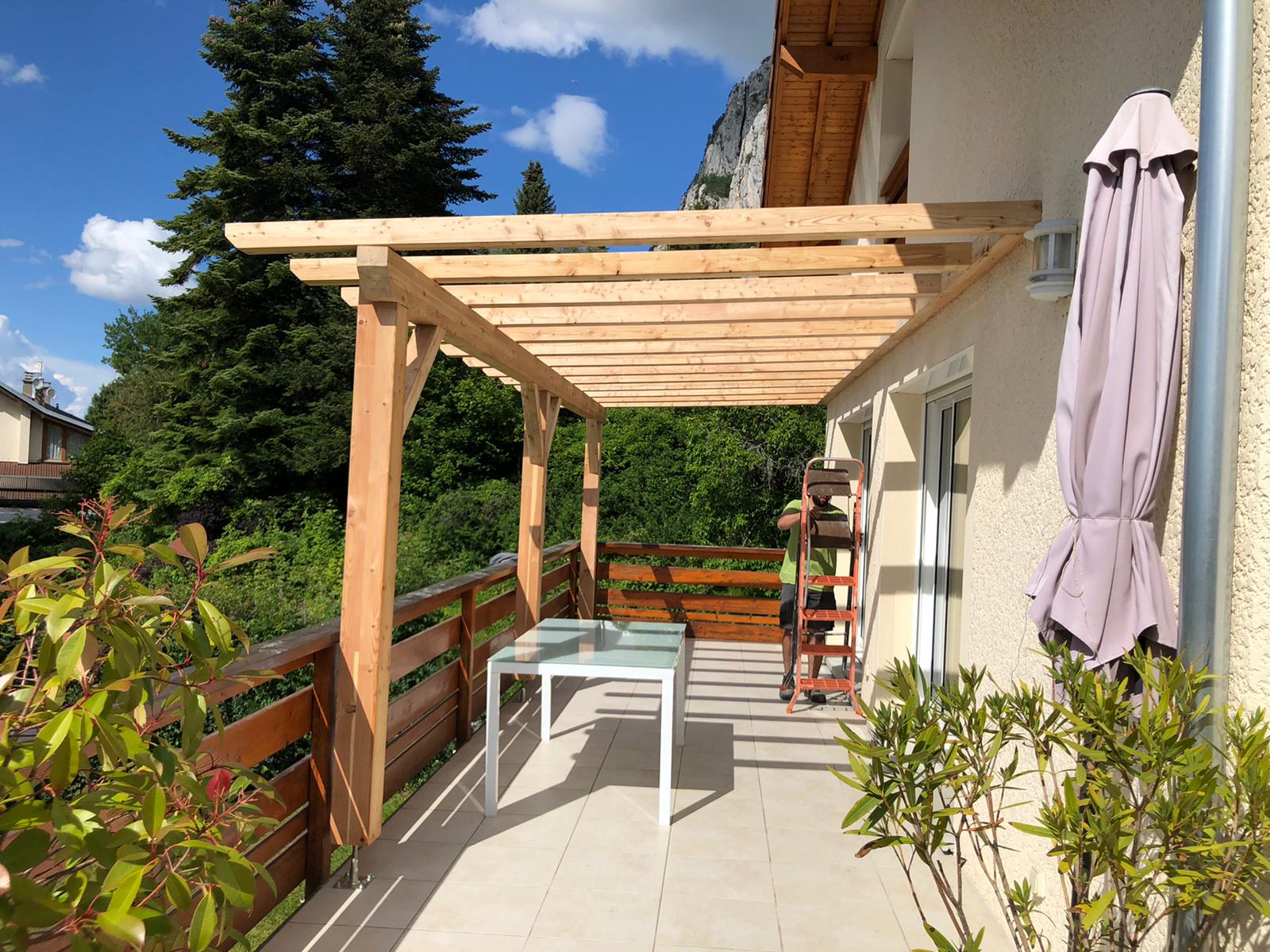 Réalisation d'une pergola en mélèze